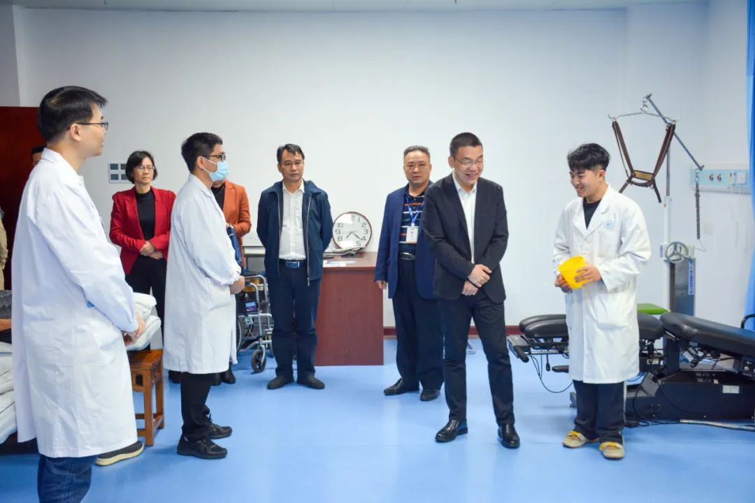 创新院校合作模式 推动学校高质量发展——我校到东源县中医院开展教学实习基地签约暨揭牌仪式活动(图4)