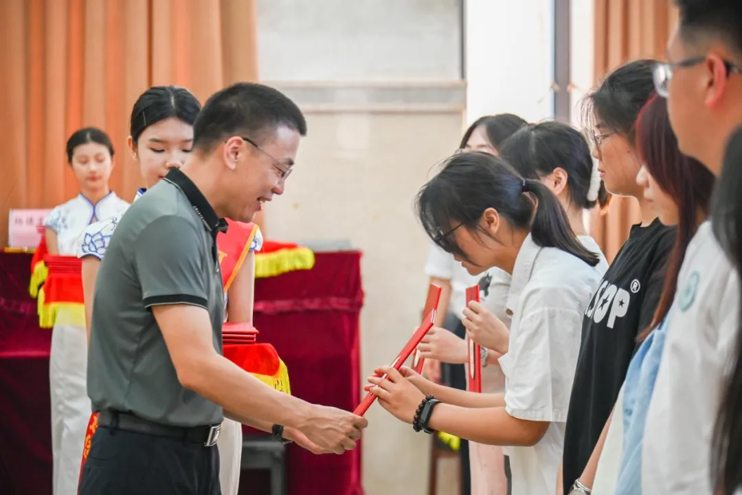 河源市卫生学校举行2024届毕业生校友联络员聘任仪式(图2)
