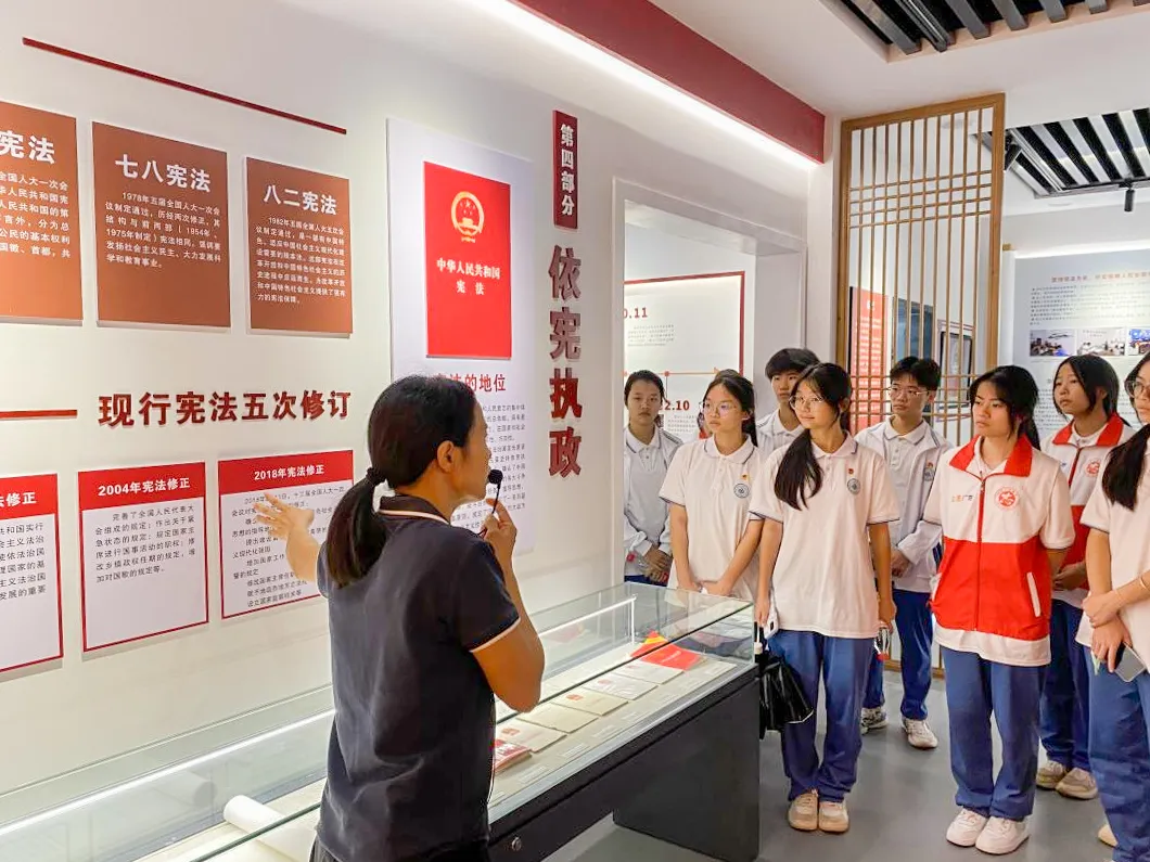 团日活动助力实践育人，义诊与红色教育同行(图2)